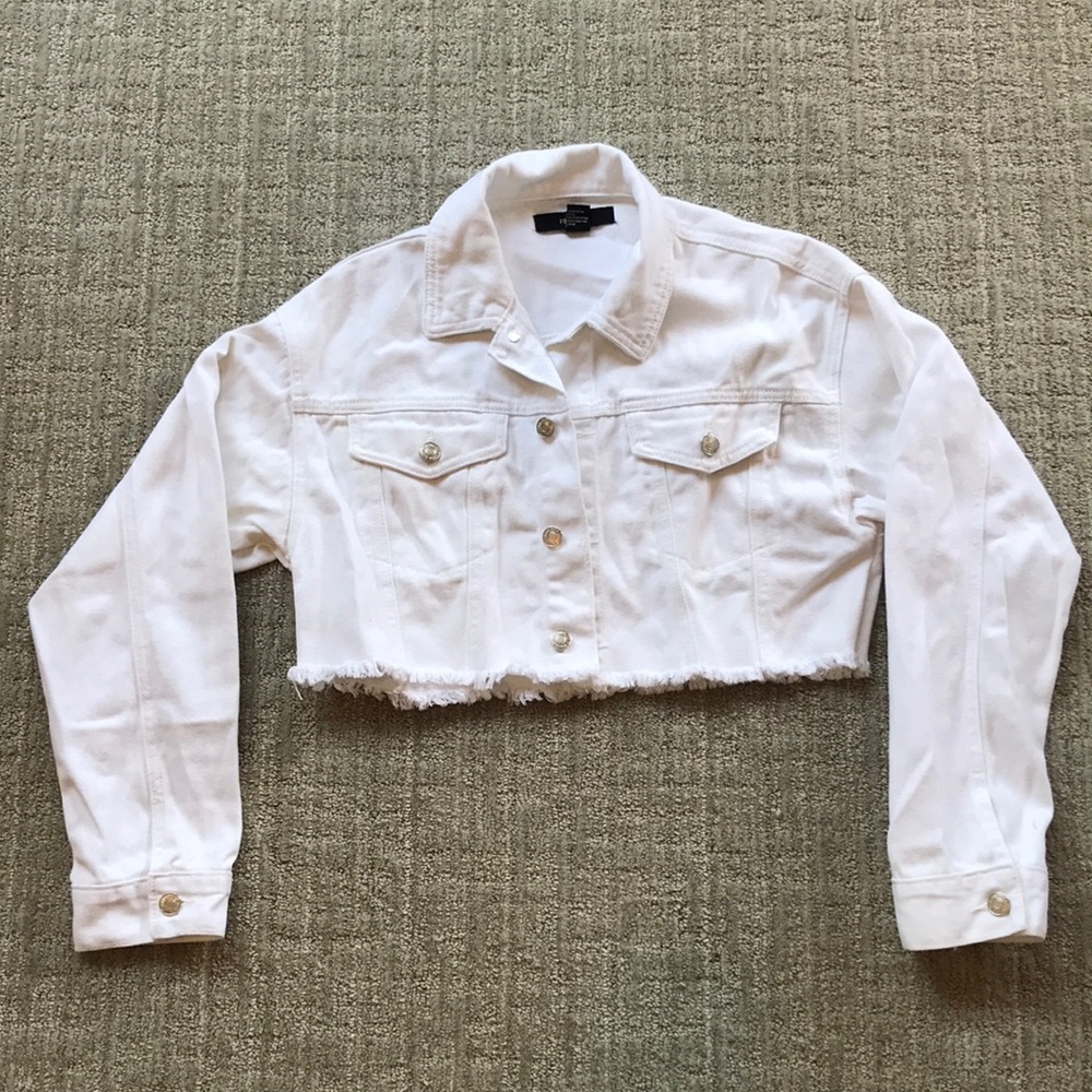 Forever 21 oversized white denim crop jacket. S